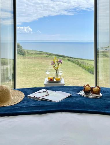 SEA BREEZE Stunning 6 Bedroom Eco Home with Sea Views — 4-Star Luxury Hotel in Penzance, United Kingdom