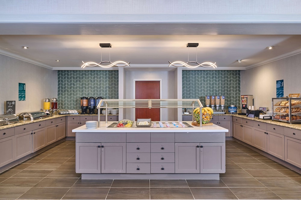 Homewood Suites by Hilton Anchorage - photo 36