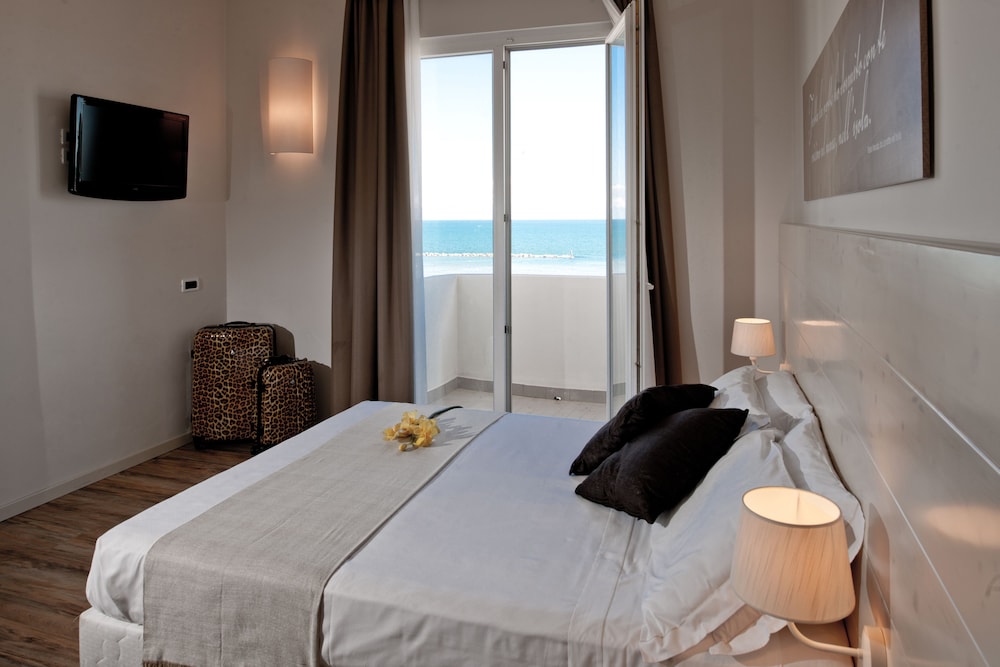Hotel Universal - carbon neutral hotel in Senigallia