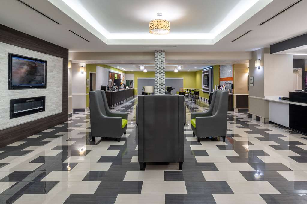 La Quinta Inn & Suites by Wyndham Prattville - photo 11