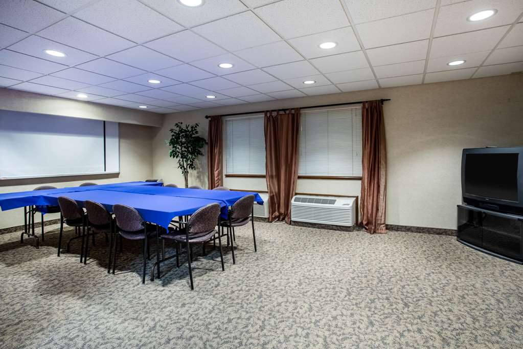 Travelodge by Wyndham Colorado Springs Airport Peterson SFB - photo 14
