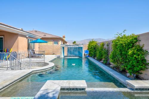 Joshua Tree Getaway with Pool Spa BBQ and Sleeps 12 in Indio, United States