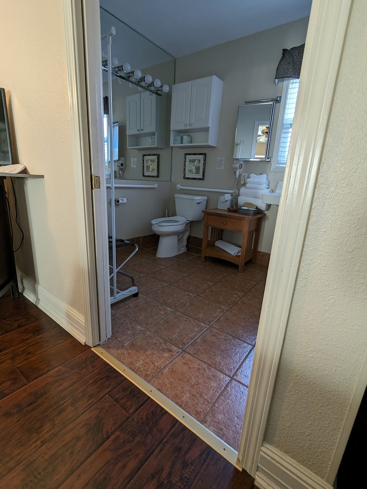 Los Gatos Garden Inn Hotel - photo 59