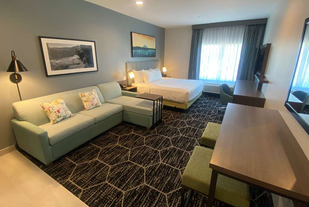 La Quinta Inn & Suites by Wyndham Centralia - photo 22