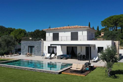 83Bouis - carbon neutral hotel in Montauroux