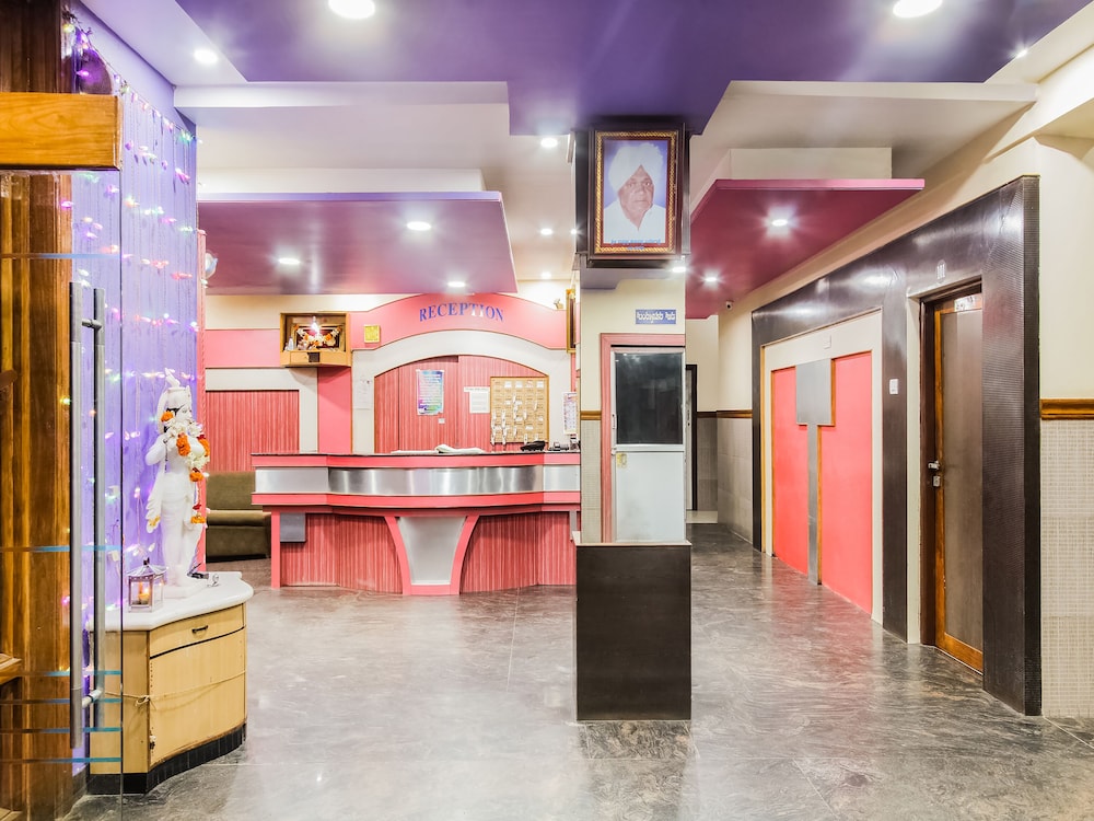 SPOT ON 49517 Hotel Hoysala Deluxe Lodging & Restaurant in Haveri, India