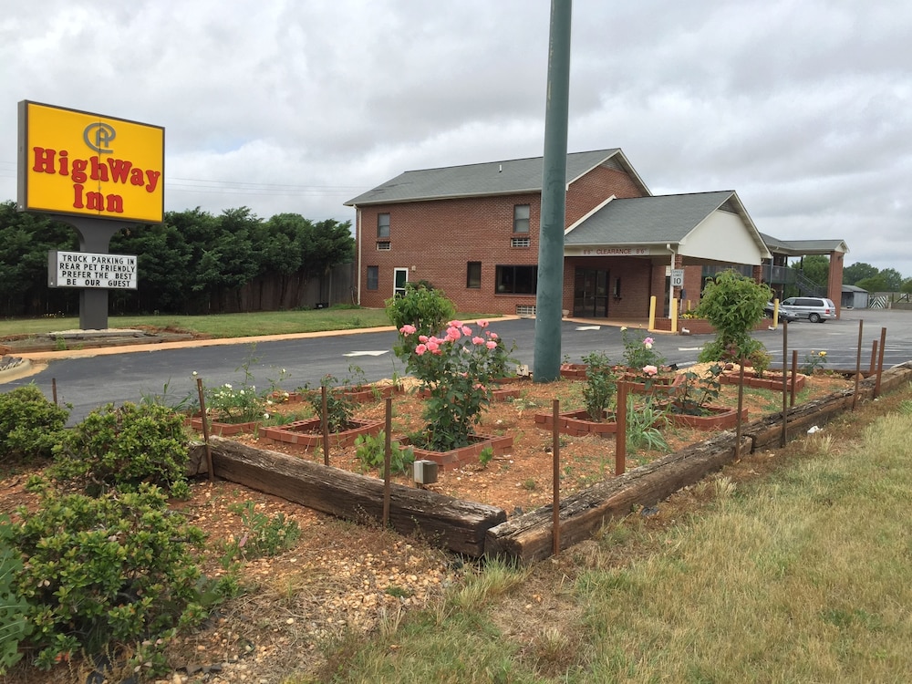 Highway Inn - photo 33