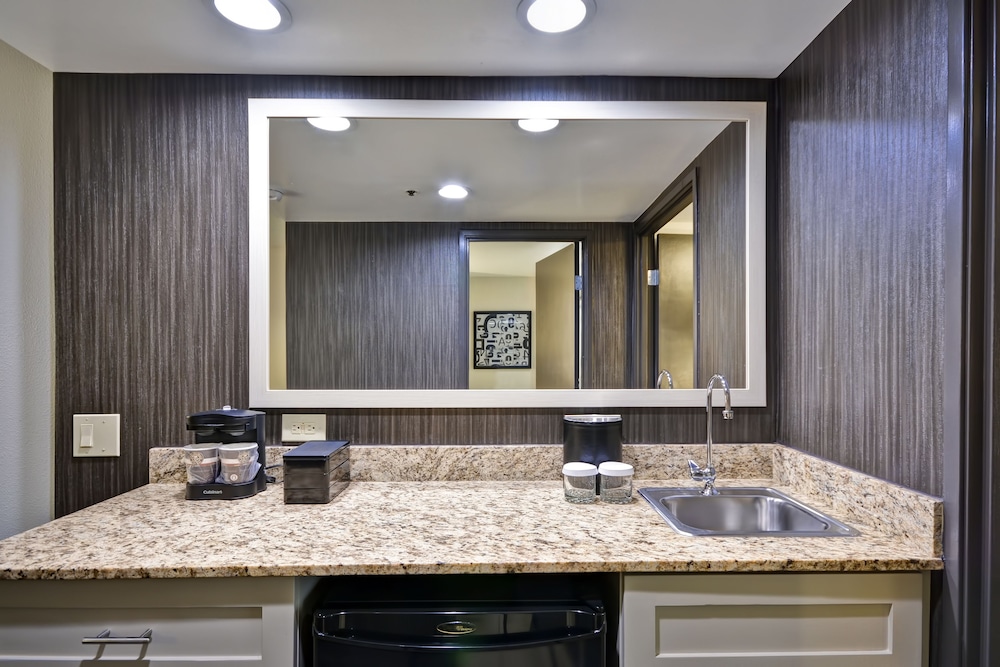 Embassy Suites Hotel Charlotte - photo 24