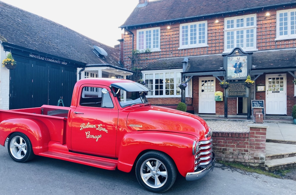The Trusty Servant Inn — 4-Star Luxury Hotel in Lyndhurst, United Kingdom