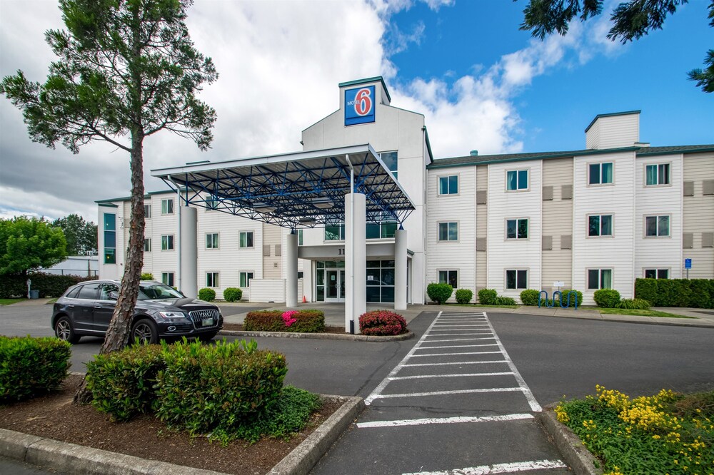 Motel 6 Portland North - photo 29