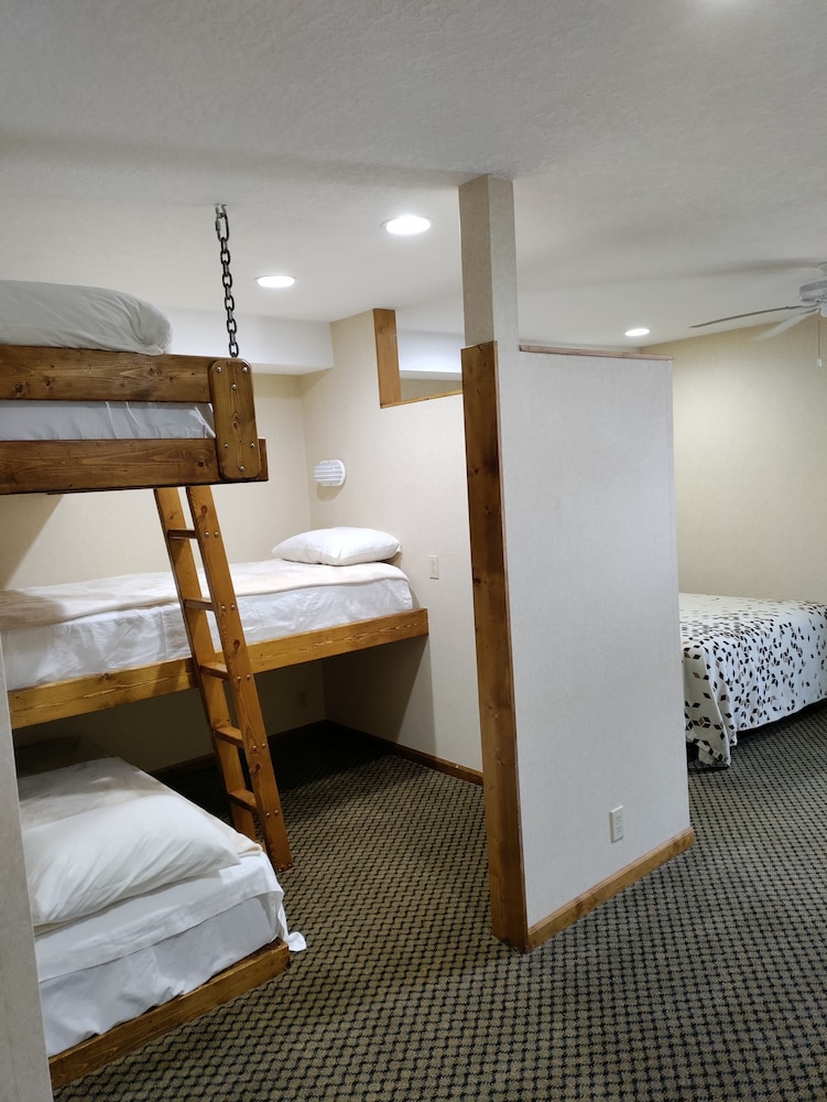 Indian Hills Inn & RV Park - photo 19