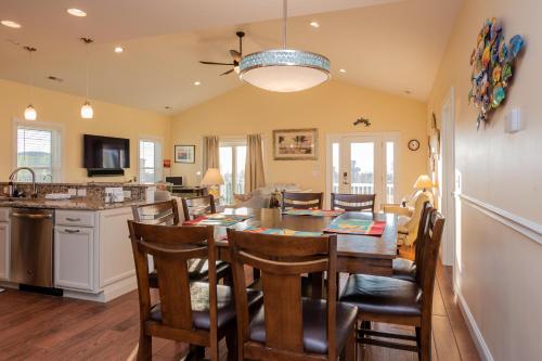 A Pawsitive Attitude by Oak Island Accommodations - photo 32