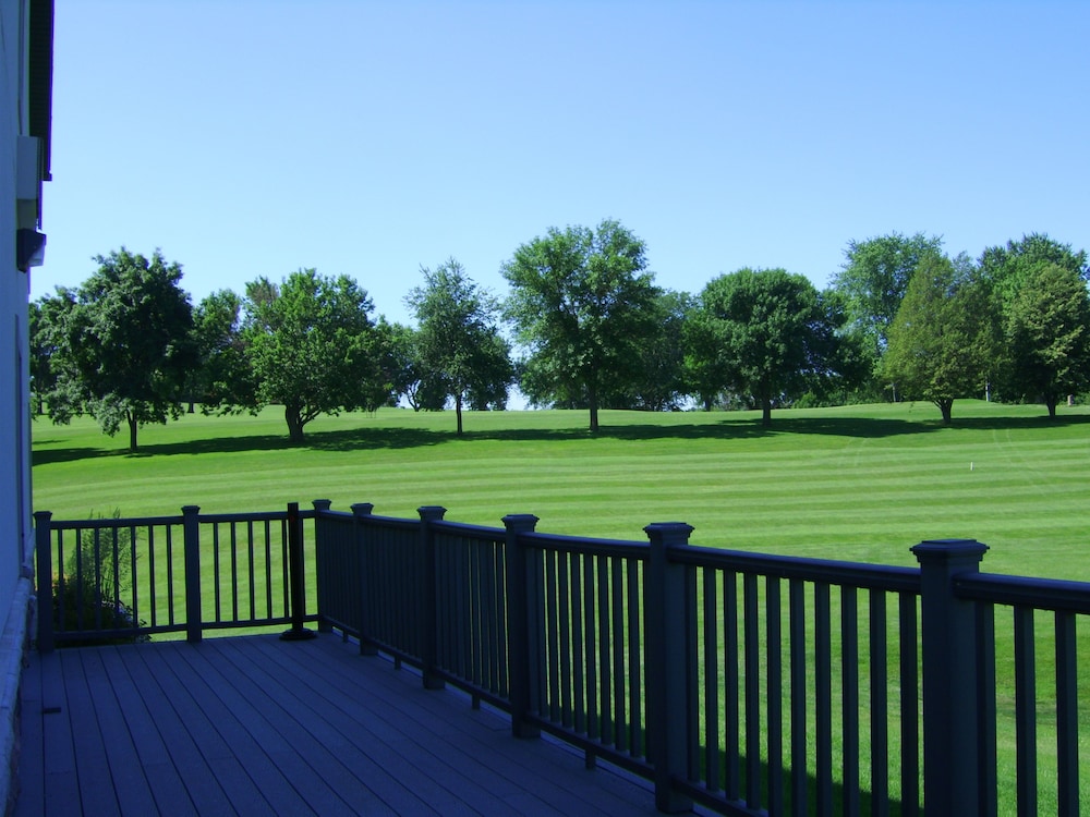 Cobblestone Inn & Suites Denison Majestic Hills - photo 68