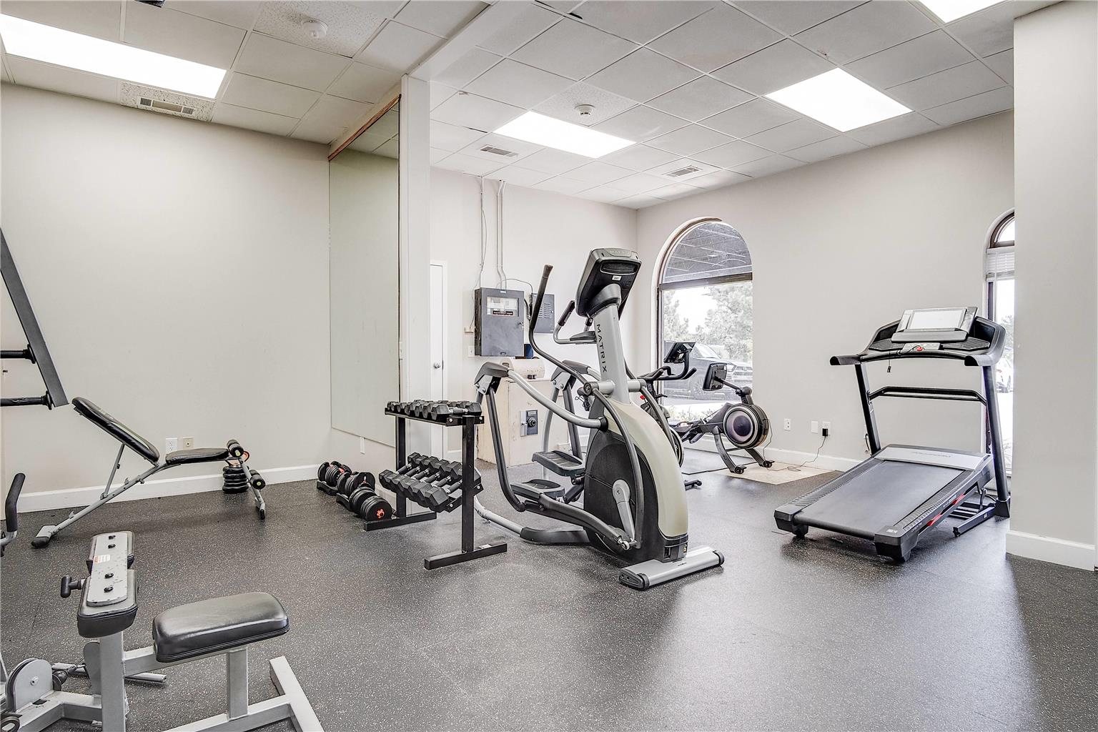 Cottonwood Suites Savannah Hotel & Conference Center - photo 10