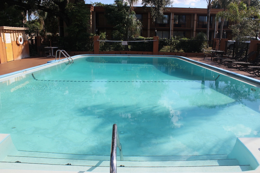 Tampa Inn Near Busch Gardens - photo 27
