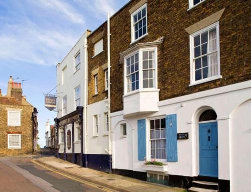 Blue Skies - last minute hotel in Deal
