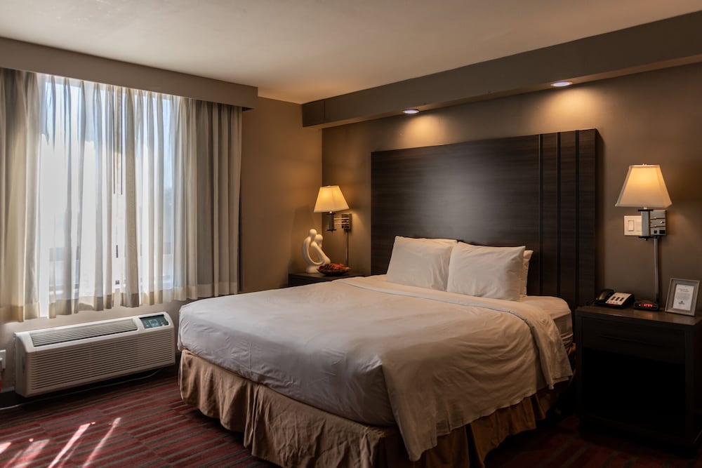 GreenTree Inn & Suites Alhambra - photo 27