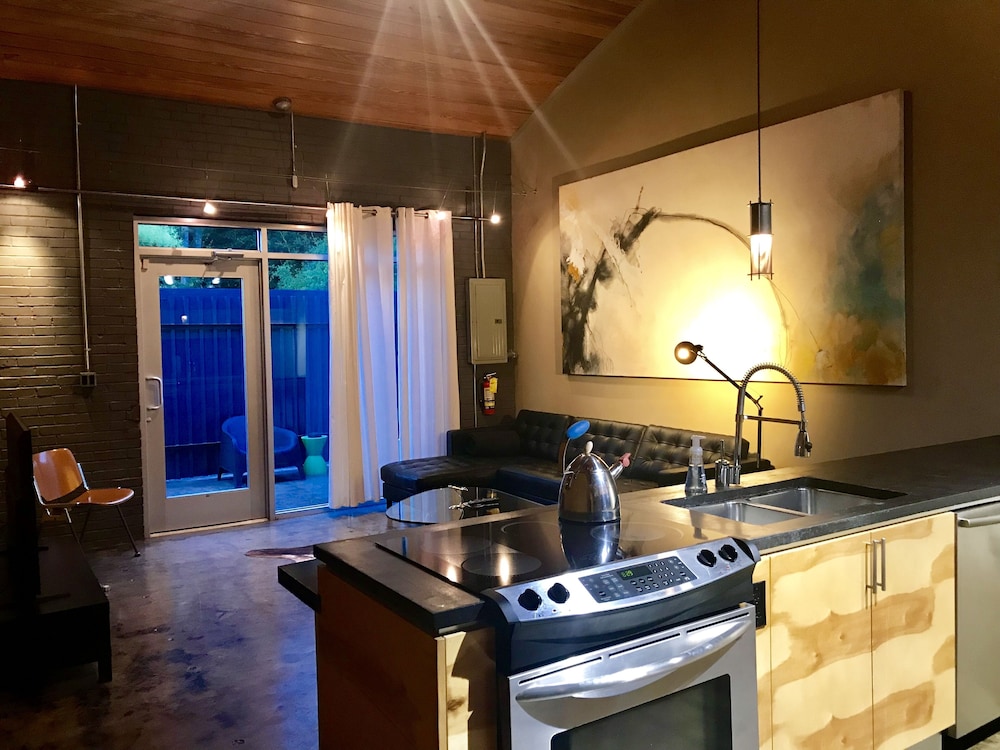 The Hangar Lofts Hotel - photo 21
