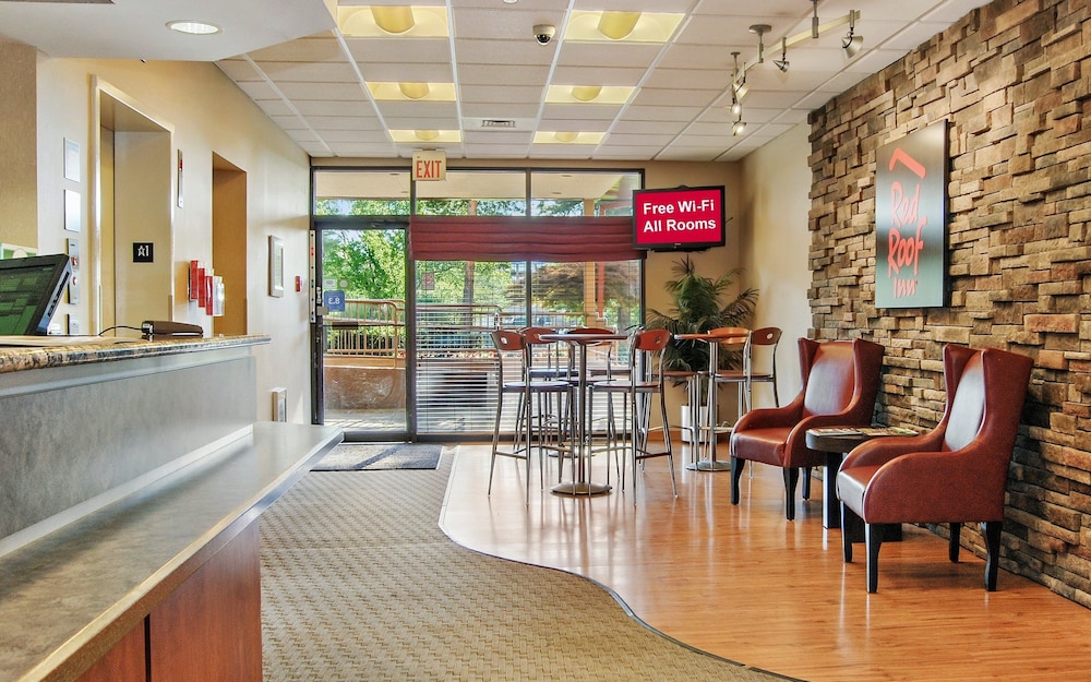 Red Roof Inn Cleveland Airport Middleburg Heights - photo 2