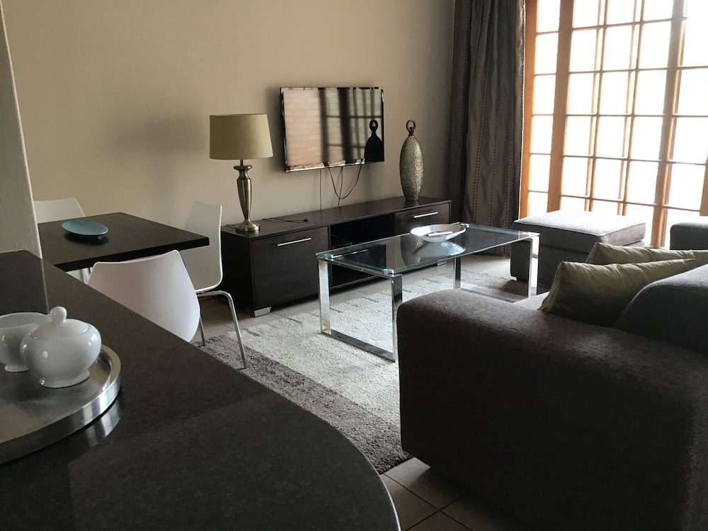 2BR Relocation Housing Fully Furnished Secured in Pentagon Park — Bloemfontein — photo 3