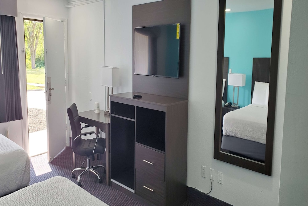Travelodge by Wyndham Livonia Canton Novi Detroit Area - photo 9