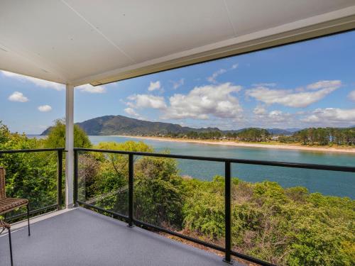 Pohutukawa on Paku Tairua Holiday Home — 4-Star Luxury Hotel in Tairua, New Zealand