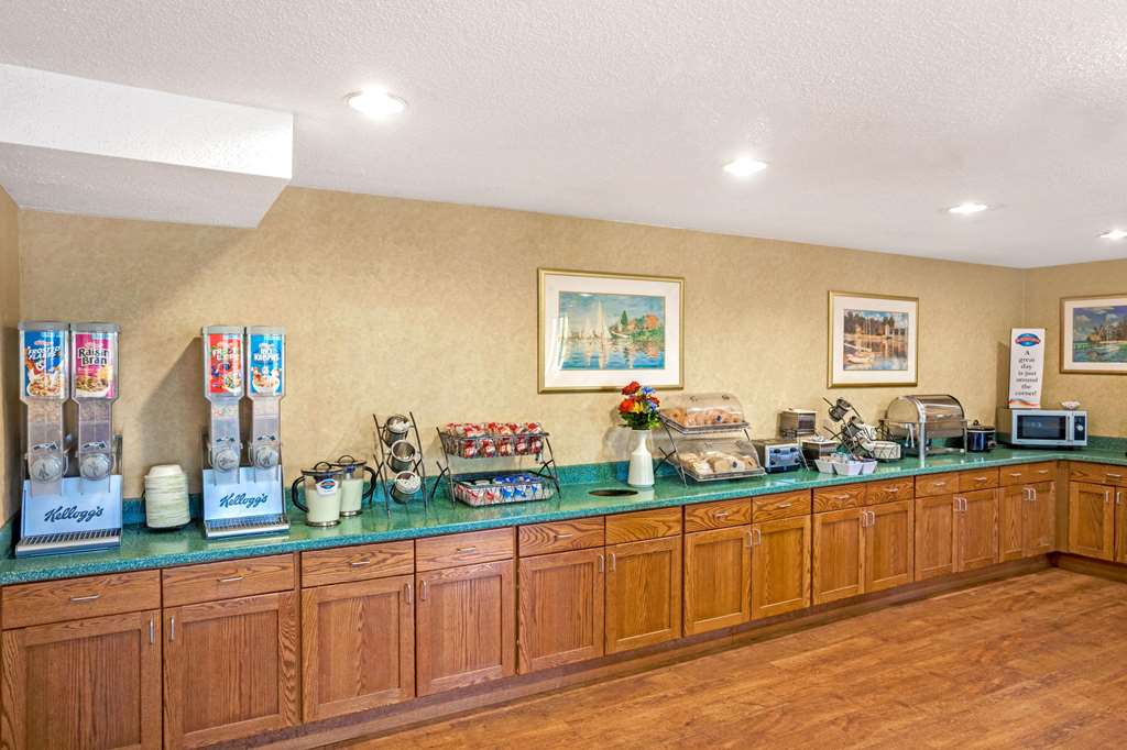 Baymont by Wyndham Louisville Airport South - photo 14