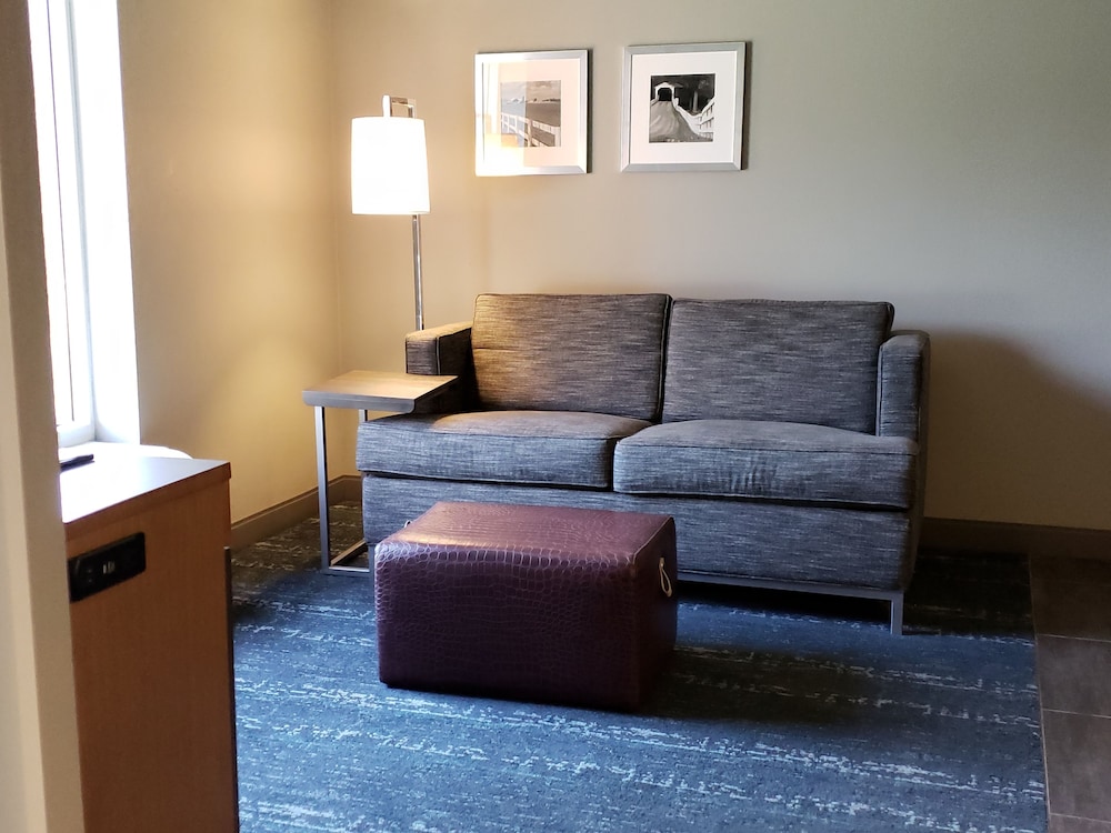 Hampton Inn & Suites Newtown - photo 27