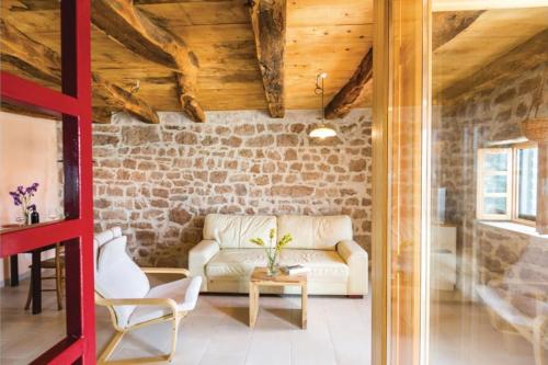 A stone house 'Pojata' — 4-Star Luxury Hotel in Cista Provo, Croatia