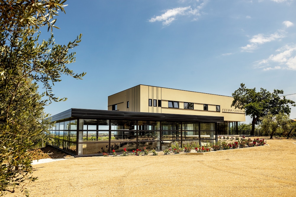 Feudo Antico — 4-Star Luxury Hotel in Tollo, Italy