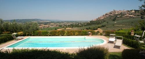 Agriturismo Fiordaliso — 4-Star Luxury Hotel in Trevi, Italy