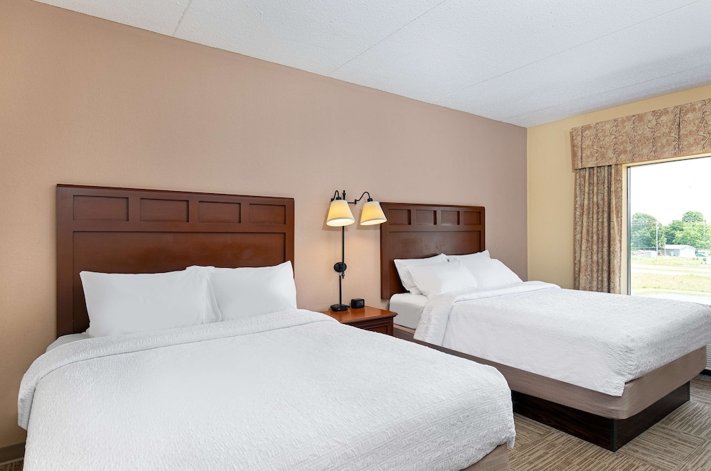 Hampton Inn & Suites Madisonville - photo 16