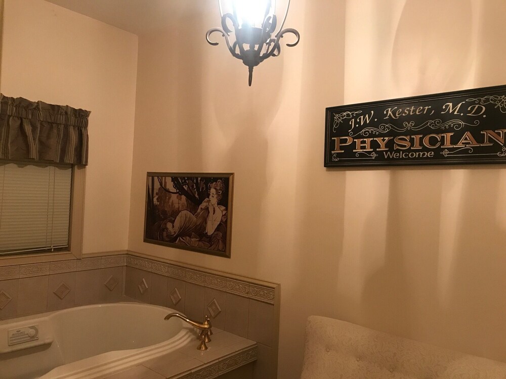Iron Amethyst Inn Boutique Hotel - photo 19