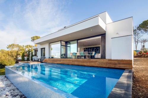 Holiday Rentals at Camiral a Quinta do Lago Resort — hotel in Caldes De Malavella