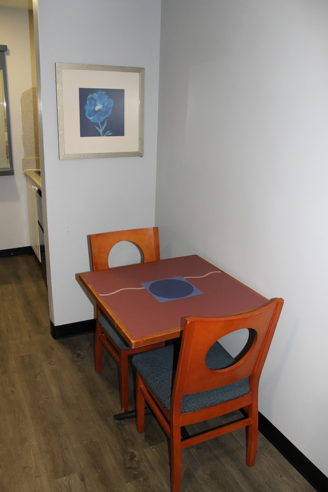 Budgetel Inn and Suites Atlanta Midtown - photo 9