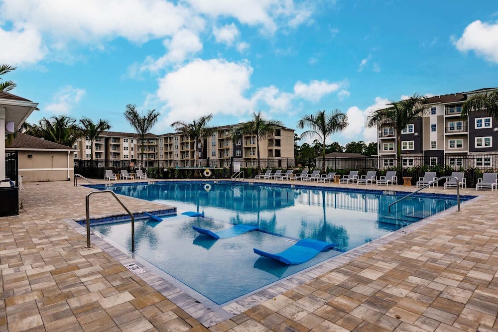 Landing Apartments near North Fort Myers — 4-Star Luxury Hotel in North Fort Myers, United States