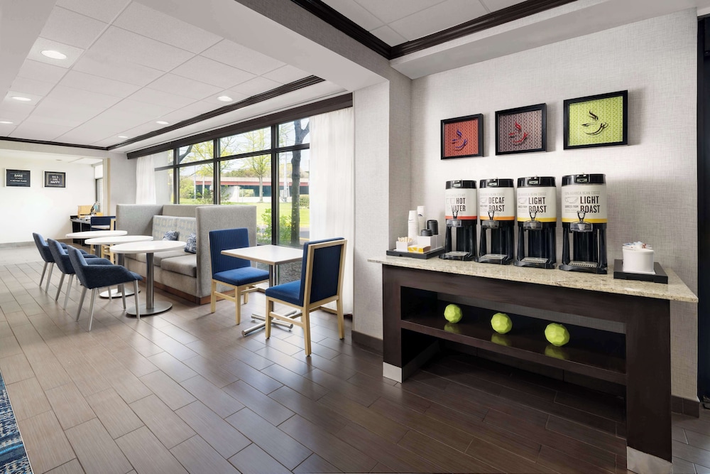 Hampton Inn Long Island Islandia - photo 25