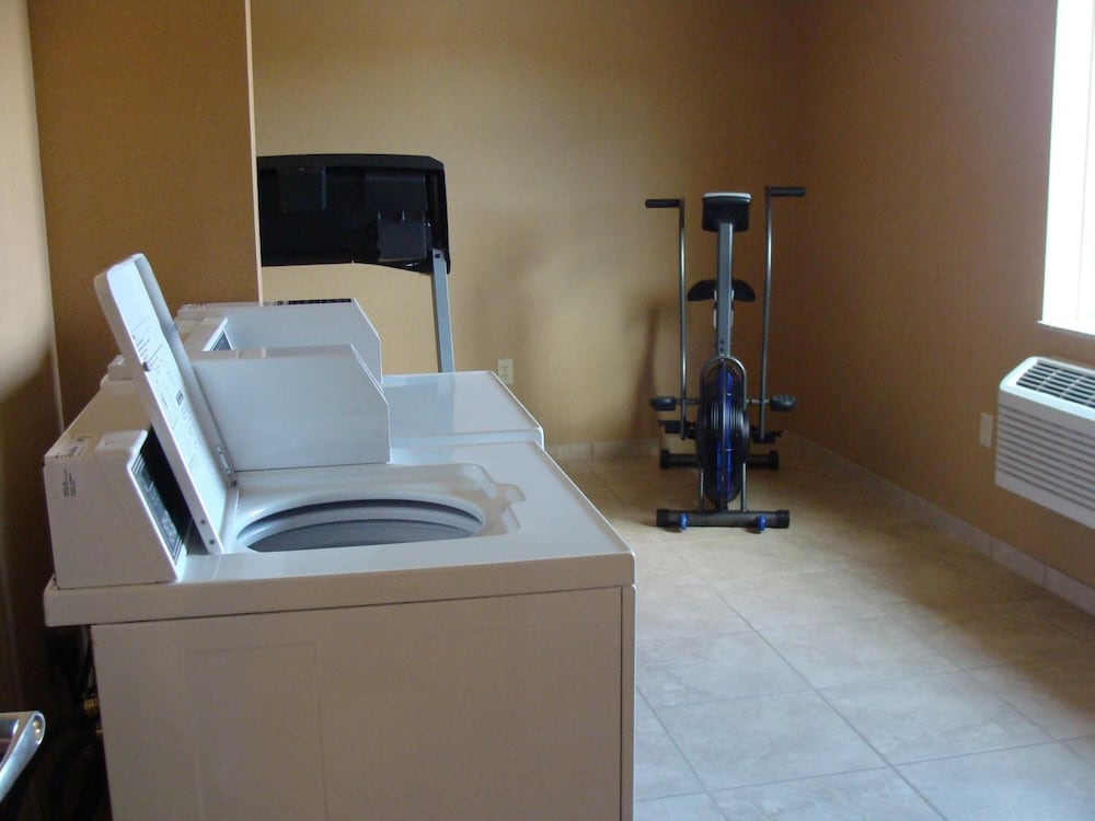 Cobblestone Hotel & Suites Waynesboro - photo 42