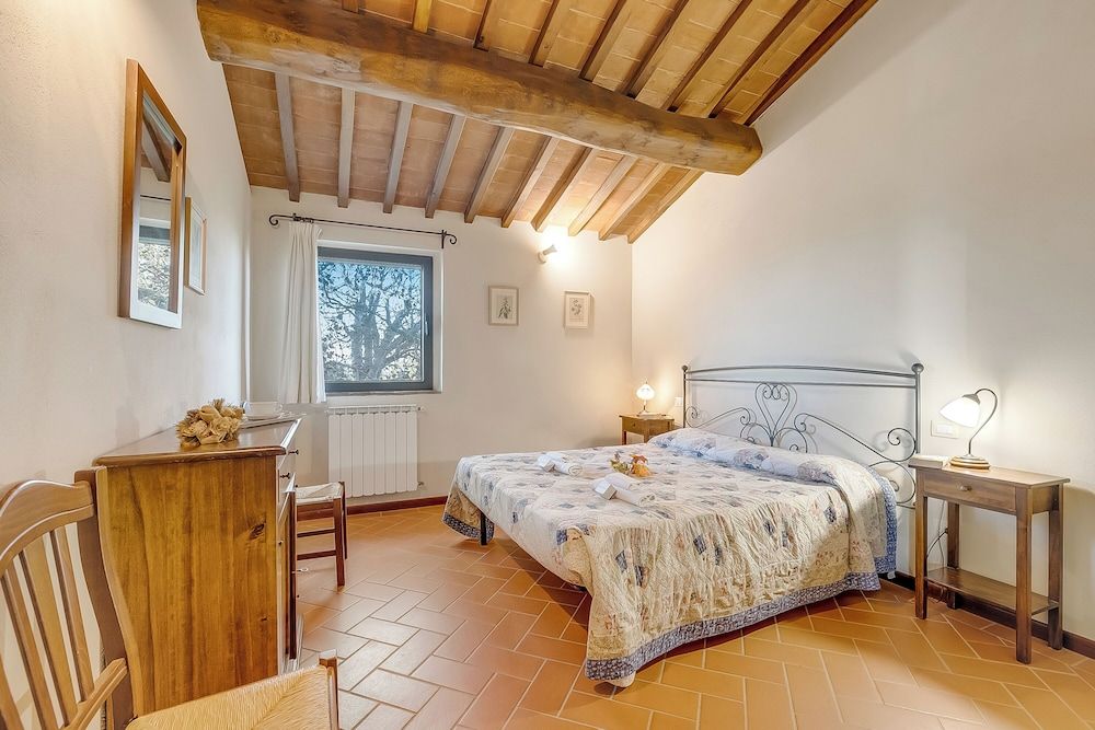 Farmhouse in Chianti With Pool and Terrace — 4-Star Luxury Hotel in Castelfiorentino, Italy