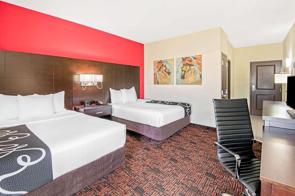 La Quinta Inn & Suites by Wyndham Elk City - photo 3