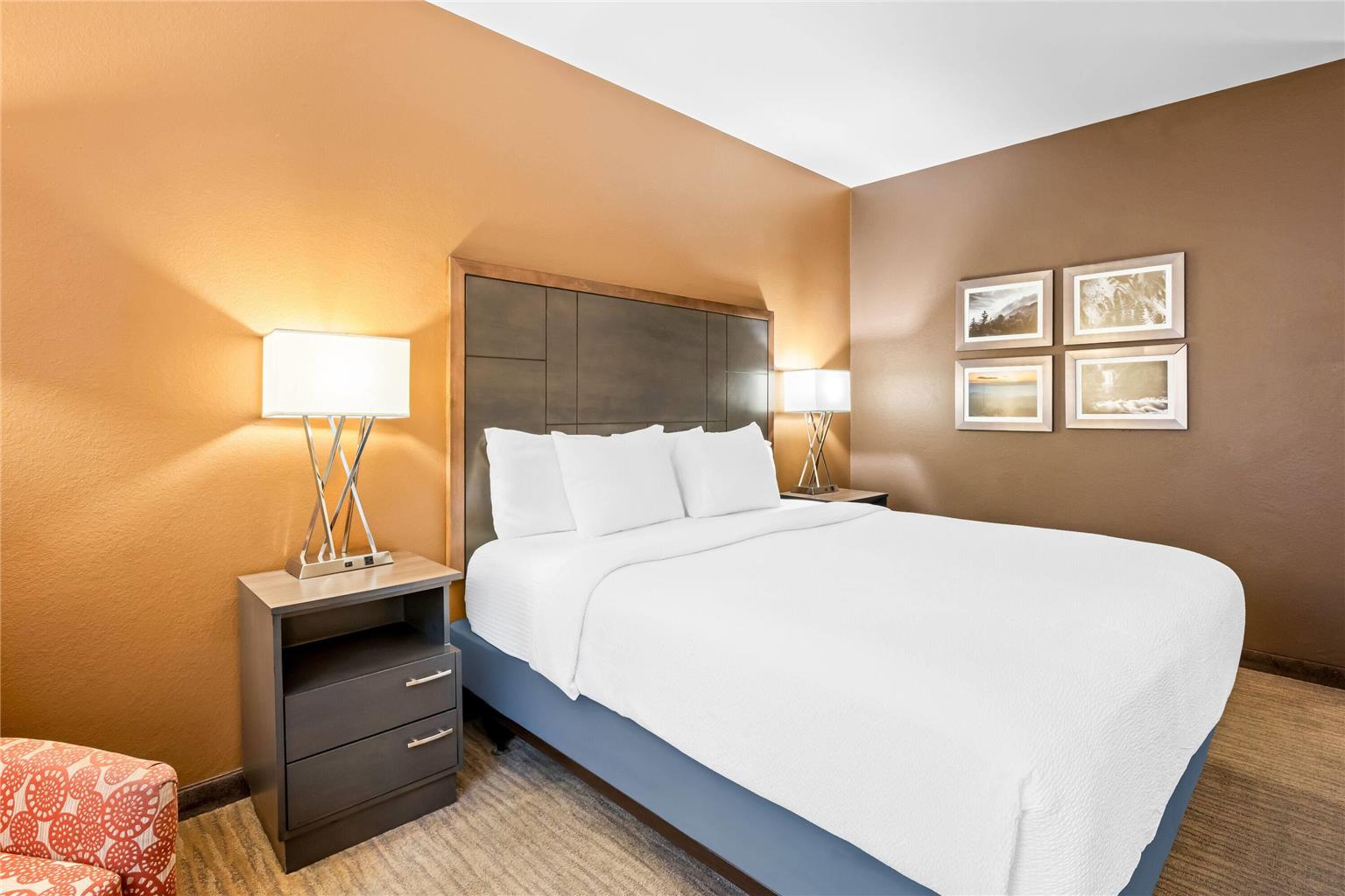 La Quinta Inn & Suites by Wyndham Boone University - photo 22