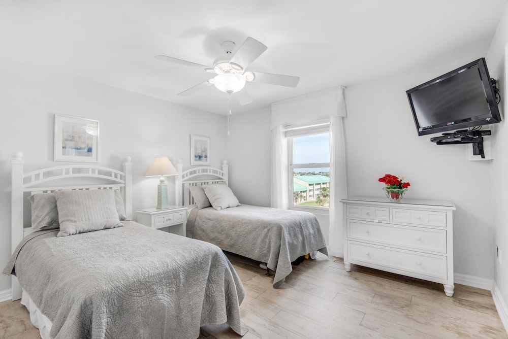 Pelican Beach Resort 501 - photo 5