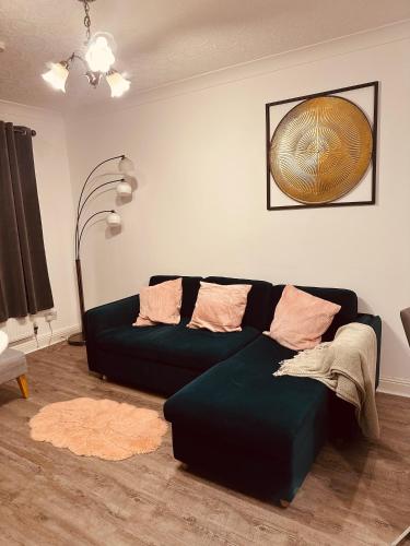 Entire Immaculate 3 Bedrooms House in Blackburn Weekend Away — 4-Star Luxury Hotel in Blackburn, United Kingdom