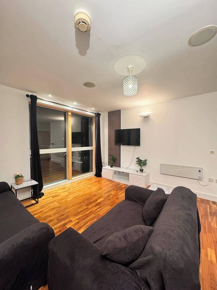 2 Bedrooms Sleeps 4 Parking Petok — 4-Star Luxury Hotel in Manchester, United Kingdom