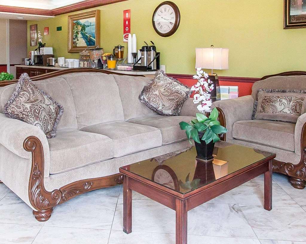 Econo Lodge Dexter - photo 4