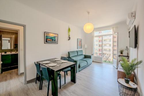 Le Mayol T3 Clim & Balcon in Toulon, France