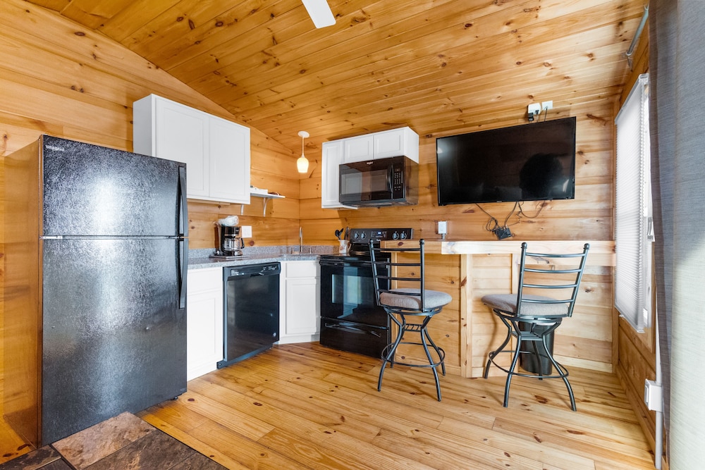 Edinboro Lake Resort Cabins - photo 37