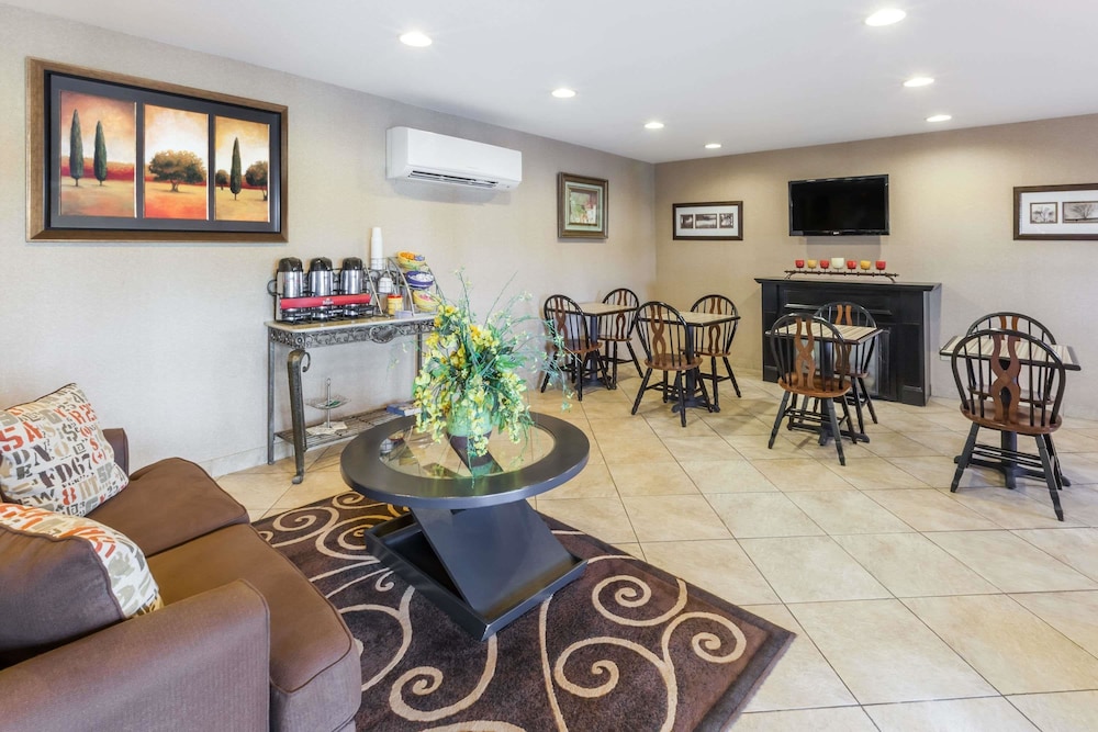 Days Inn by Wyndham Central City - photo 3