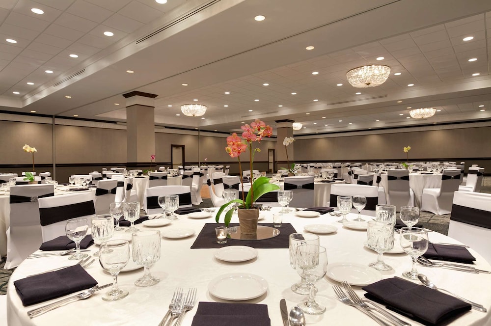 Embassy Suites by Hilton San Francisco Airport Waterfront - photo 50