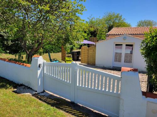 Maisonnette à Barbâtre près plage 4 pers. terrasse parking FR 1 823 156 — hotel in Barbatre